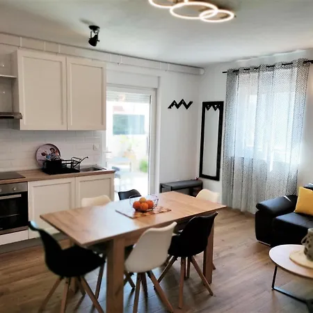 Apartment Petra - *