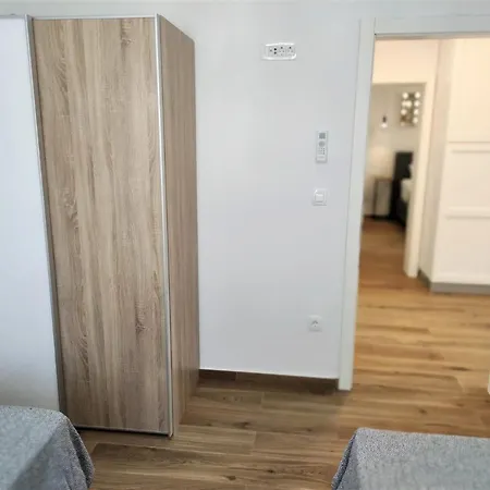 Petra - Apartment Vir